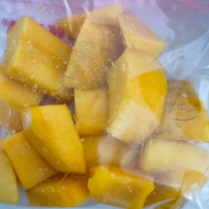 たくさんマンゴーを買ってきたので、自家製で冷凍にできてしばらく食べれそうです。ありがとうございました♪